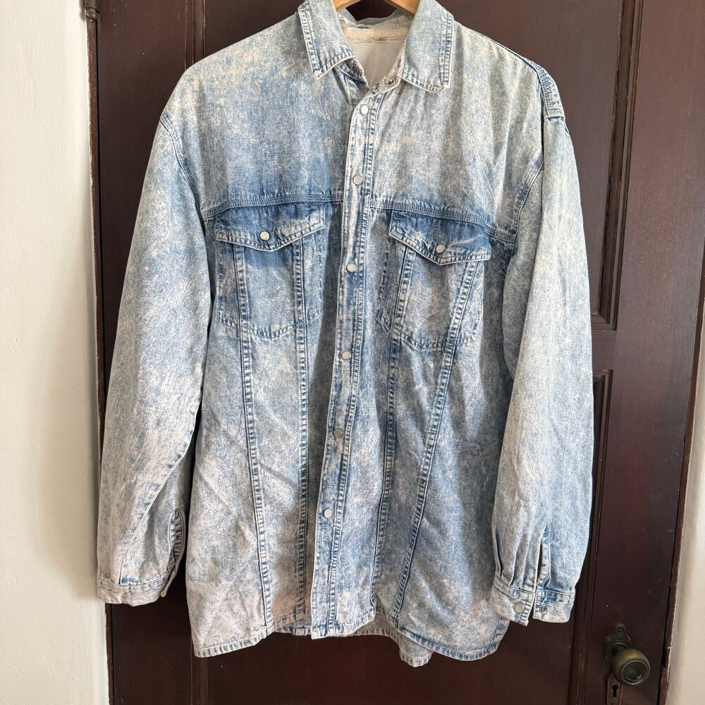 1980s Vintage Acid Wash Jean Jacket Style Pearl Snap Denim Shirt  | Medium